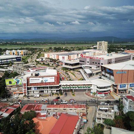 Viven Hotel Laoag Kültér fotó