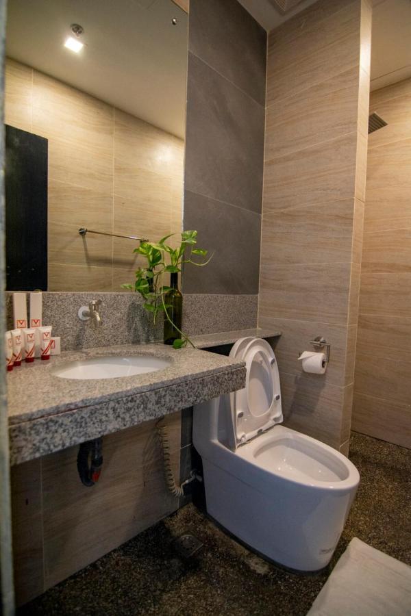 Viven Hotel Laoag Kültér fotó