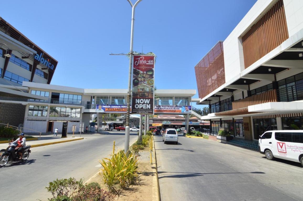 Viven Hotel Laoag Kültér fotó