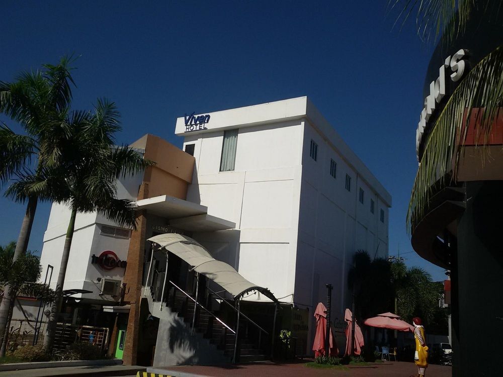 Viven Hotel Laoag Kültér fotó