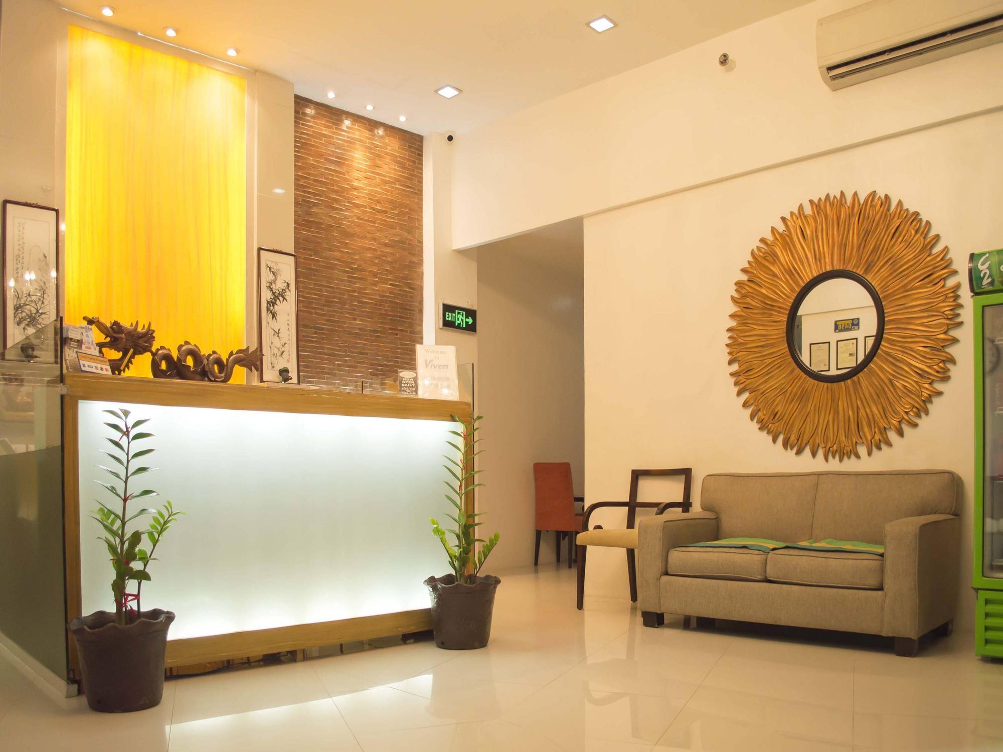 Viven Hotel Laoag Kültér fotó