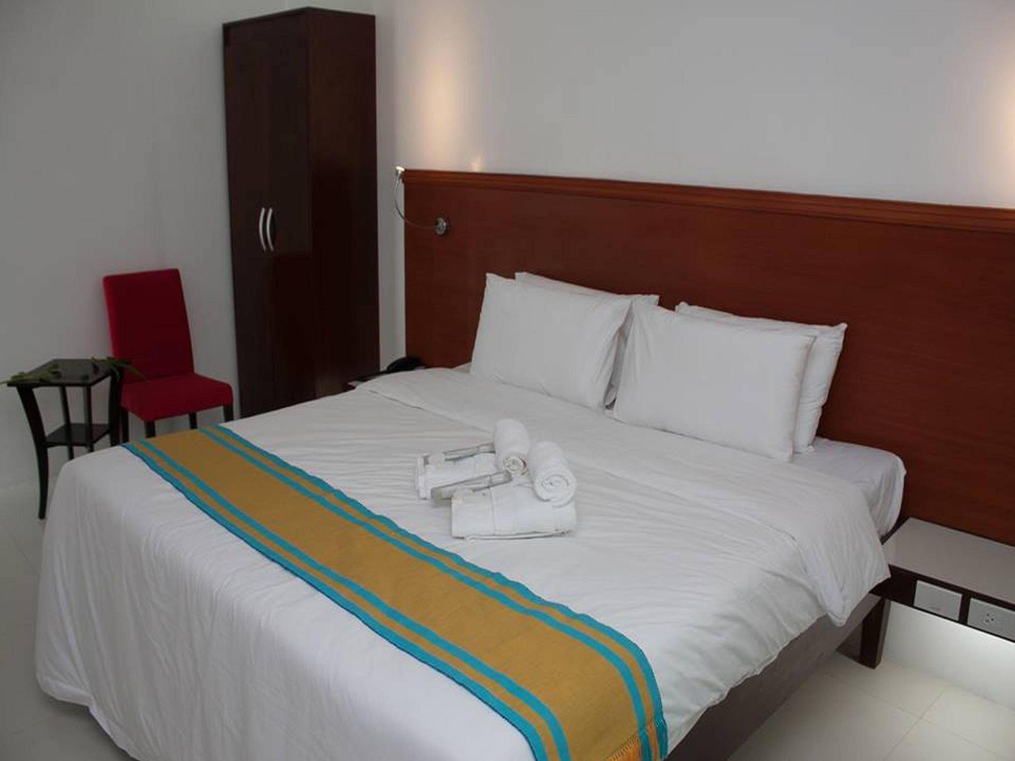 Viven Hotel Laoag Kültér fotó