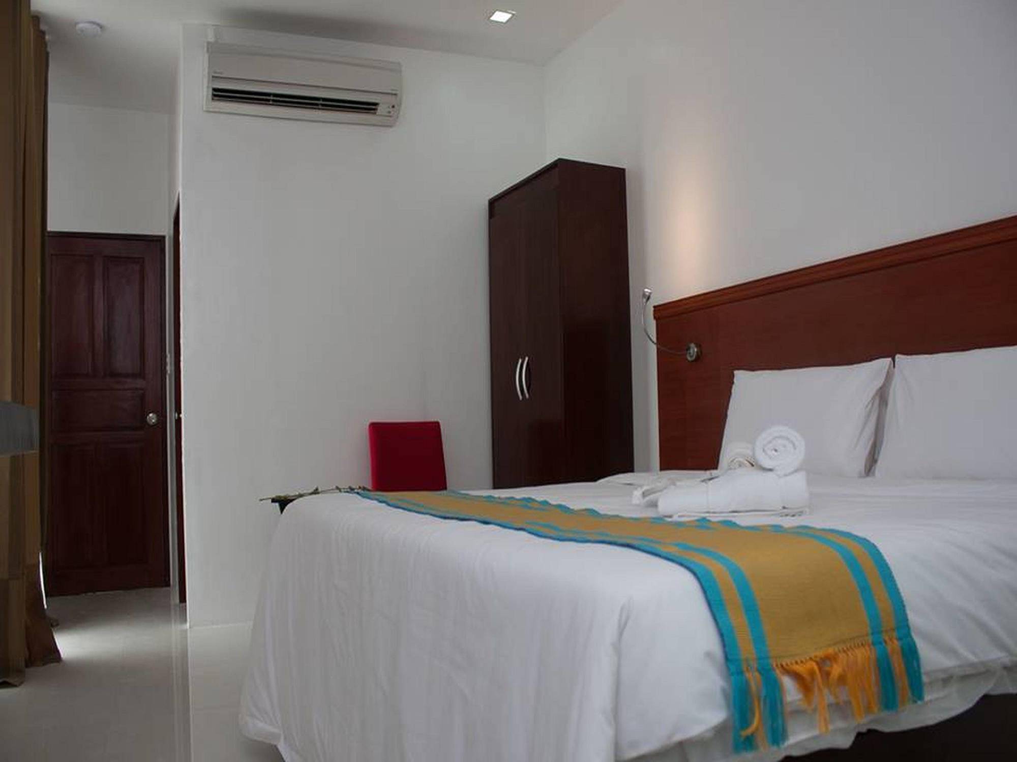 Viven Hotel Laoag Kültér fotó