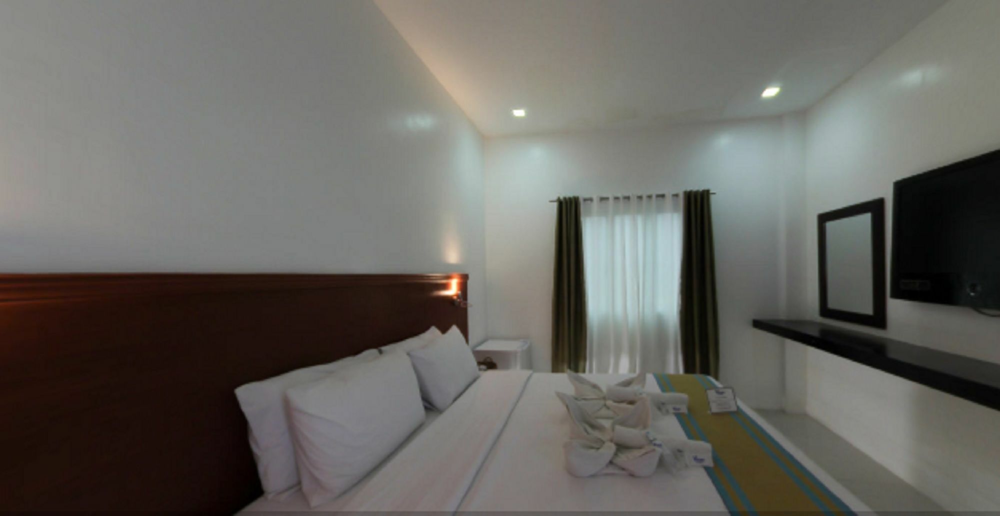 Viven Hotel Laoag Kültér fotó