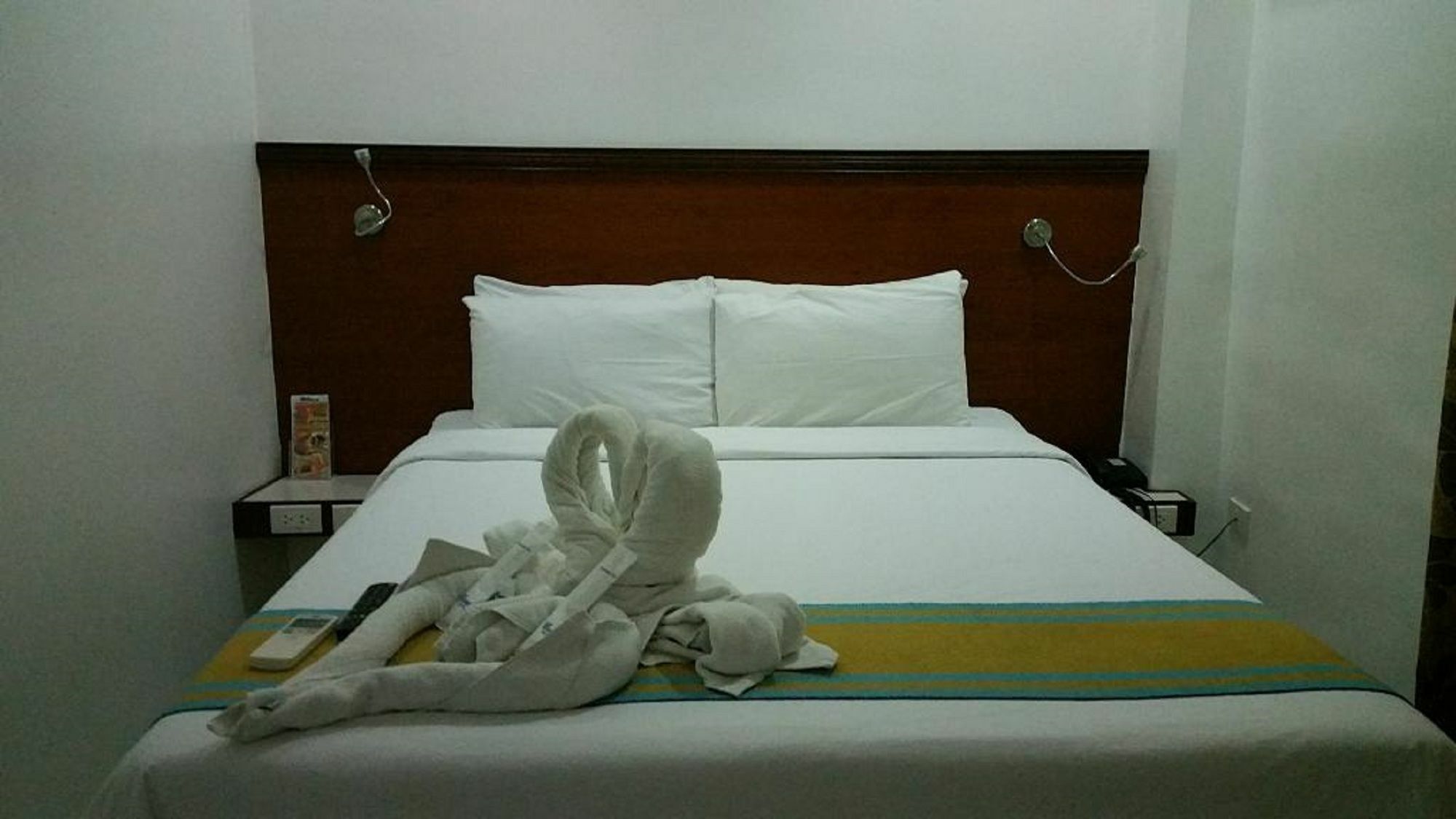 Viven Hotel Laoag Kültér fotó