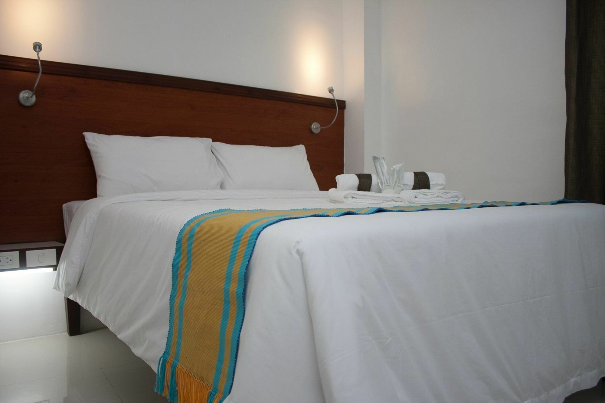 Viven Hotel Laoag Kültér fotó