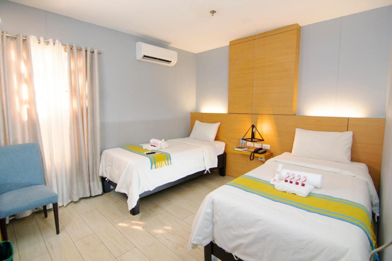 Viven Hotel Laoag Kültér fotó