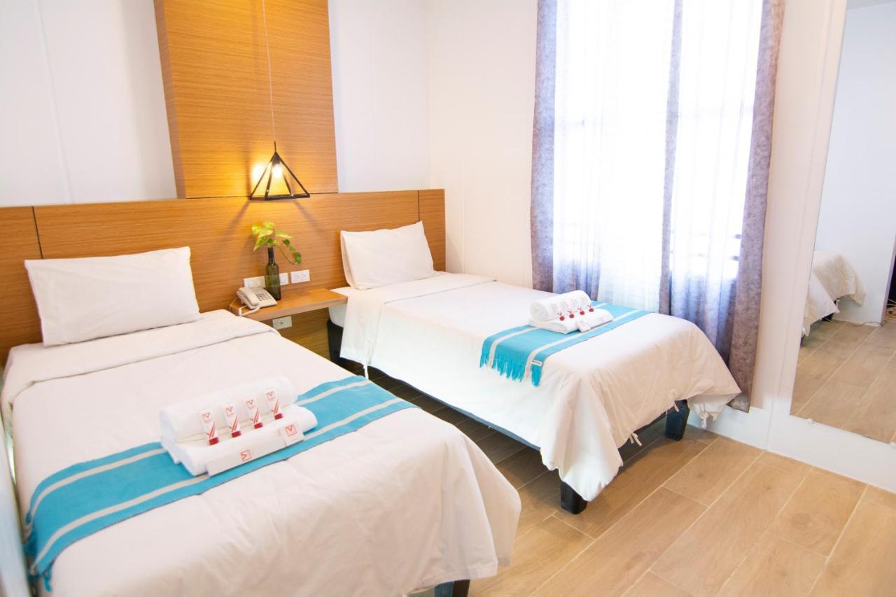Viven Hotel Laoag Kültér fotó