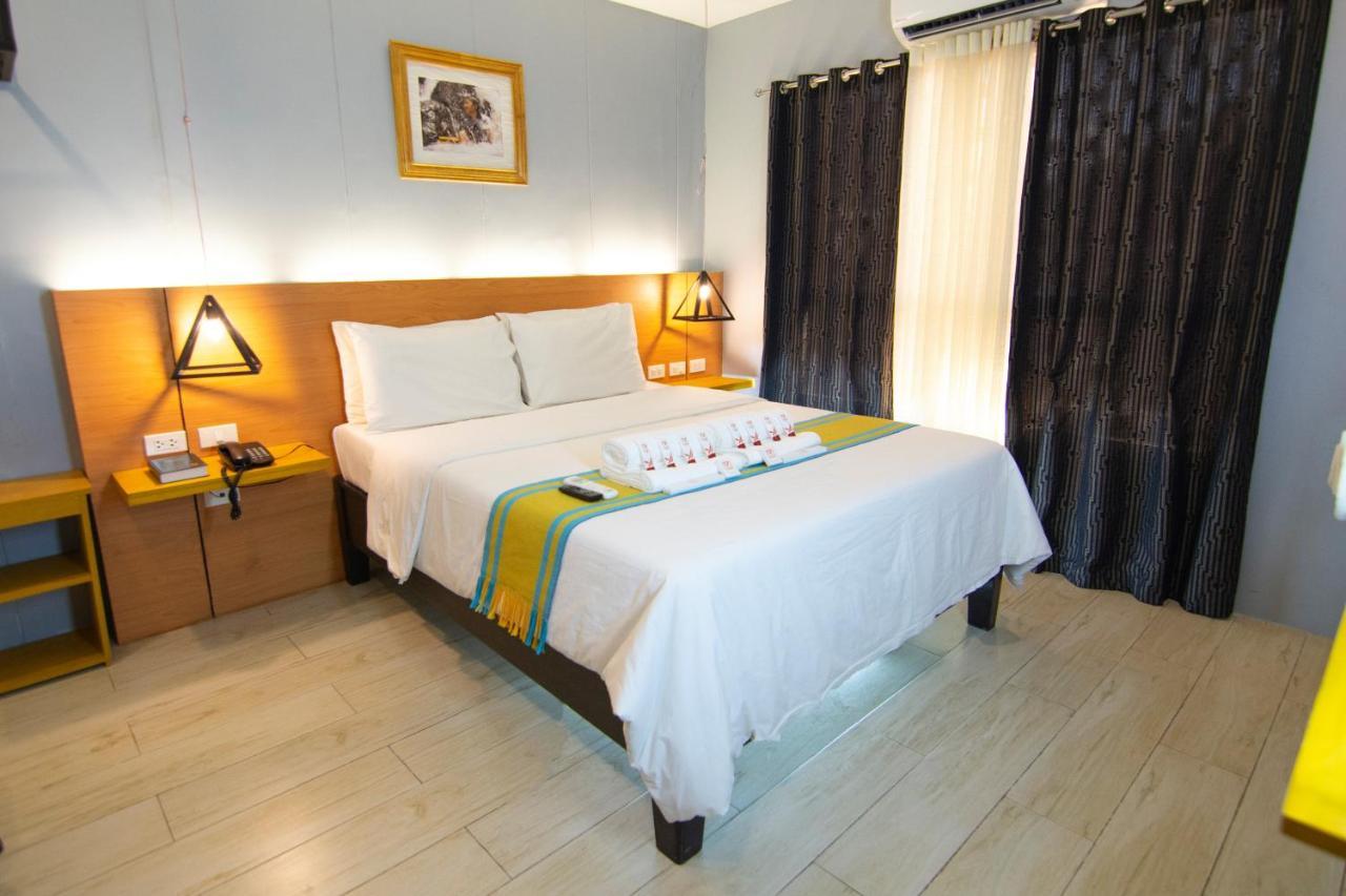 Viven Hotel Laoag Kültér fotó